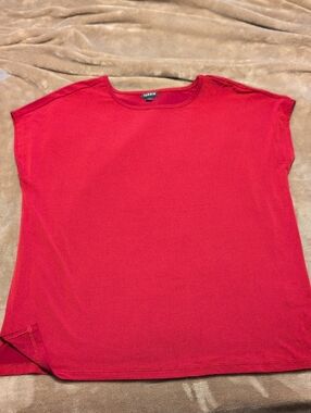 torrid Bright Red Short Sleeve Crewneck Blouse Flowy High Stretch Size 00 (10)
